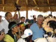 O Governador do Paraná, Roberto Requião, o secretário especial para Assuntos Estratégicos, Nizan Pereira e indígenas na 3ª Reunião das Partes no Protocolo de Cartagena sobre Biossegurança (COP-8-MOP-3) e 8ª Conferência das Partes na Convenção sobre Diversidade Biológica (COP-8), Curitiba, de 13 a 17 e de 20 a 31 de março de 2006