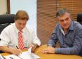 Presidente Jacson Carvalho Leite assina o primeiro contrato de prestação de serviço entre a Celepar e a Compagas
