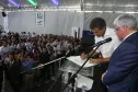 Governador Beto Richa durante lançamento do programa Escola Conectada, para ampliar o uso de recursos tecnológicos nos colégios da rede pública estadual, e assinatura de convênios com Apaes para destinar recursos para melhoria na infraestrutura das instituições.Curitiba, 28/02/2018.Foto: Orlando Kissner/ANPr