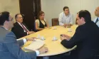 O procurador Geral do Estado Carlos Frederico Marés (segundo da esq. p/direita), presidente da Celepar Vanderlei iensen (quatro da esq. Para dir) durante reunião com diretores da Celepar e da PGE.