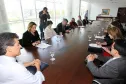 Goverador Beto Richa assina o Pacto pela Identidade Cidadã, acompanhado pela procuradora regional do Ministério Público Federal, Antonia Sanches, e a secretária estadual da Justiça, Cidadania e Direitos Humanos, Maria Tereza Uille Gomes. Curitiba, 08/10/2013. Foto: Orlando Kissner/ANPr