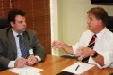 O novo site do Verão Paraná foi desenvolvido sob a orientação da Secretaria de Comunicação. Na foto, o secretário Marcelo Cattani e o presidente Jacson Carvalho Leite tratam da política de comunicação do governo Beto Richa para as mídias eletrônicas