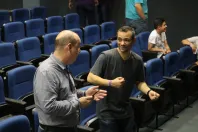 No aniversário da Celepar, empregados participam de ação com games e realidade virtual e doam caixas de leite para associação