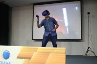 No aniversário da Celepar, empregados participam de ação com games e realidade virtual e doam caixas de leite para associação