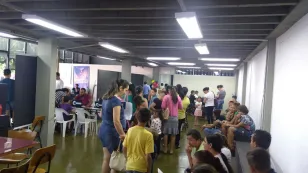 O Projeto Criança e Adolescente Protegidos já atendeu diversos municípios do Paraná, com ações também na feira de serviços Paraná Cidadão. Desta vez a ação aconteceu em Arapongas. No evento desta semana foram emitidas 755 carteiras de identidade e feitos 465 exames oftalmológicos, totalizando 1.220 mil atendimentos.Arapongas, 11/10/2017.Foto: Divulgação SEJU