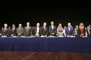 Governador Beto Richa e a Secretária da Família e Desenvolvimento Social, Fernanda Richa, participam da cerimo?nia de posse da nova diretoria da Associac?a?o Comercial do Parana? - Foto: Rogério Machado/SECS