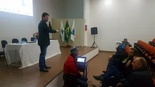 Lapa adota 156 para atendimento de serviços à população