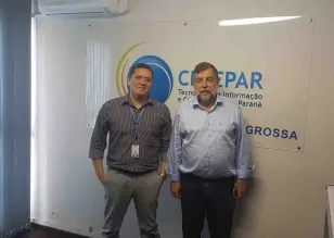 Flávio Arns conhece o Núcleo Regional da Celepar em Ponta Grossa