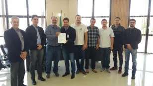 Balsa Nova assina proposta do Prefeitura 156
