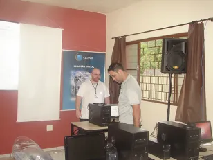 Celepar realiza mutirão para ensinar idosos navegarem pela internet e redes sociais