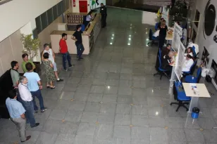 A formação de filas para a realização dos exames foi uma constante durante toda esta segunda-feira. Prova de que a Celepar está preocupada com a qualidade de vida dos empregados