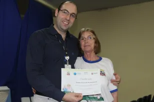 Celepar entrega certificados aos idosos de Capitão Leônidas Marques