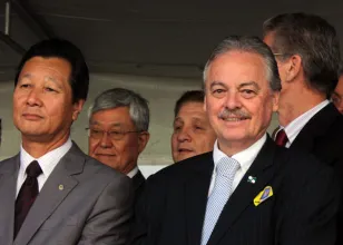 Ao lado do governador Beto Richa e outras autoridades, presidente da Celepar é homenageado pelo Corpo de Bombeiros