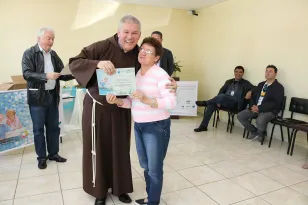 Comunidade da Paróquia Nossa Senhora da Luz dos Pinhais participa do Curso de Acesso à Internet e Redes Sociais 