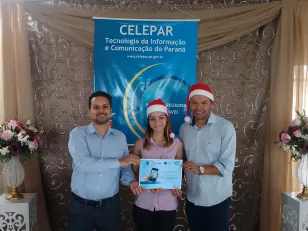 Alunos recebem certificado do Curso Básico de Smartphone realizado em Cascavel 