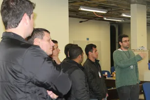 Acadêmicos da Faculdade Estácio de Curitiba visitam a Celepar
