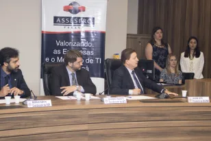 Frente Parlamentar de Tecnologia da Informação e Comunicação é lançada na Assembleia do Paraná