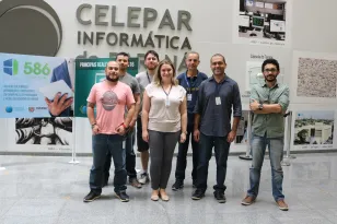 Em frente (da esquerda para direita): Leandro Mozzato, Karina Curcio, Rubens de Brito Filho e Reinaldo Jasluk.

Atrás: Jurandir Gonçalves, Fabio Hasegawa e Renato Abreu (prestador de serviço pela empresa Sigma).