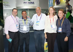 Mauro Songenfrei, Valderi Pereira da Silva, ex-prefeito de Manoel Ricas, Anotnio Camilo, prefeita eleita de Manoel Ribas, Elizabeth Camilo e o presidene Jacson Carvalho Leite