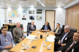 Presidente e vice-presidente da Associação Comercial do Paraná conhecem a política de TIC do Governo do Estado