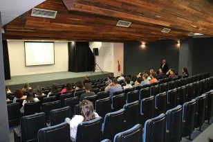 Empregados da Central de Atendimento da Celepar participam de palestra sobre combate ao estresse