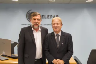 Secretário para Assuntos Estratégicos, Flávio Arns, e presidente da Celepar, Jacson Carvalho Leite
