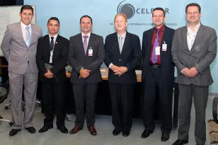 Tenente Mário Sérgio Garcez da Silva, capitão Mizael Márcio Ferreira Borges, coronel Edmilson de Marcos, presidente da Celepar, Jacson Carvalho Leite; major Antônio Hiller Lino e o chefe de gabinete da Celepar, Mauro Sorgenfrei