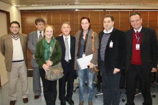 Neuri Barbieri, assessor jurídico do Teatro Guaira; José Juracy Macedo, Cleide Maria Perito do Bem, assessora do Teatro Guaira; Jacson Leite, Mônica Rischbieter, Ricardo Linhares, diretor administrativo e financeiro do Teatro Guaira e Danilo Scalet