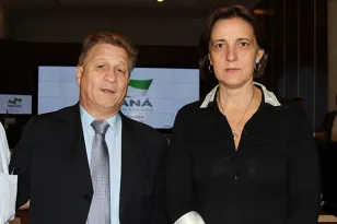 Jacson Carvalho Leite e a secretária da Justiça, Cidadania e Direitos Humanos, Maria Tereza Uille Gomes   
