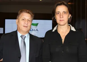Presidente da Celepar, Jacson Carvalho Leite e a secretária da Justiça, Cidadania e Direitos Humanos, Maria Tereza Uille Gomes, durante encontro que definiu a participação da Celepar neste  "Multirão da Cidadania"