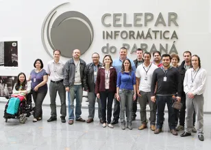  Equipe da COSIN_A4, responsável pelo desenvolvimento do GSUS. Rosalinda Correa, Rosemari Pavan, Edson Chitz, Daniel Becker, Gilson Costa, Juliana Wosniak, Ellen Cortes, William Dourado, Giovani Pisa e Dirceu Grein. Geraldo Demário, Dyego Drees, Flavio Prodossimo, Dircélia Alessi e Leandro de Almeida.