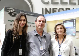 Equipe da Celepar responsável pelo Instituto de Identificação: Cristiane Laureano, Ricardo Guiraud e Débora Ruedell