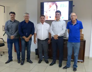 Prefeito de Arapongas conhece soluções da CELEPAR