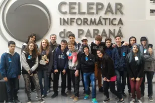 Alunos do curso técnico de informática da PUCPR visitam a Celepar