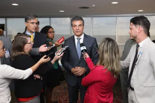 Governo do Paraná e o Tribunal Superior Eleitoral (TSE), firmam acordo de cooperação para integrar base de biometria. O Governador Beto Richa e o ministro Gilmar Mendes assinaram o acordo.Brasília, 14/11/2017.Foto: Divulgação ANPr