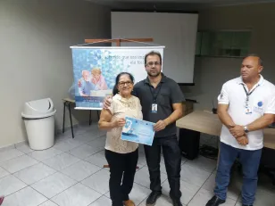 Celepar realiza curso básico de smartphone para idosos em Cafezal do Sul.