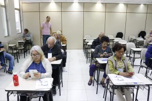 Em parceria com a Celepar, Detran promove Curso de Smartphone para idosos