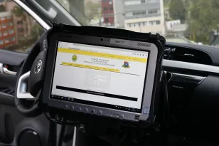 As novas viaturas da Polícia Rodoviária Estadual (BPRv) contaram com o apoio da Celepar na configuração de seus equipamentos. Os veículos são três caminhonetes Toyota Hilux do última geração e foram doados pelo Departamento de Estradas e Rodagem do Paraná