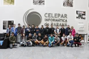 Estudantes de Ampére conhecem estrutura tecnológica da Celepar