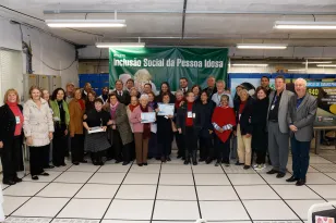 Mais uma turma com alunos da terceira idade foi formada pela Celepar. Ao todo, 58 pessoas com idade acima de 60 anos participaram do Curso Básico de Smartphone que a companhia oferta gratuitamente.