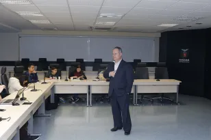 Flhos e filhas dos empregados da Celepar participam de mini-curso sobre equilíbrio financeiro