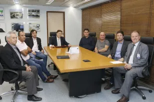 Prefeito de Nova Santa Bárbara conhece as soluções da Celepar