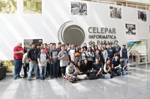 Estudantes do Instuto Federal do Paraná de Canoinhas realizam visita técnica na Celepar