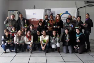 Empregados da Celepar participam da oficina Construindo sua Horta