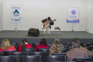 Dia do amigo na Celepar é comemorado com apresentação do músico Victor Goulin 