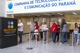 Celepar homenageia 99 empregados que fazem aniversário de casa em 2016