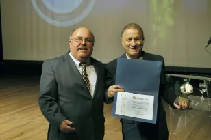Presidente da Celepar recebe o prêmio Personalidade de Informática e Telecomunicações 2017
