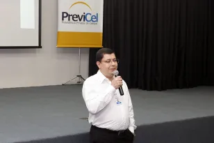 Empregados da Celepar recebem palestra cênica sobre Equilíbrio Financeiro