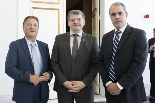 Paraná discute emissão de Documento Nacional de Identificação