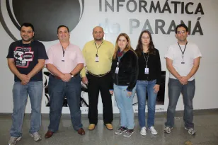 A equipe da Celepar que desenvolveu o sistema é composta pelo técnico de programação Carlos Marx; o analista Alexandre Luiz Boruschenko; pelos técnicos de programação Roque José Mueller e Gina Almeida, e pelos analistas de sistemas Tatiana Garcia Pires e Jorge Henrique Paula e Oliveira